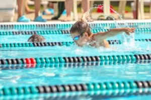 Dans cette activité, nous formerons les élèves aux techniques de natation leur permettant d’acquérir les compétences et la confiance nécessaires à sa pratique. Elle se déroulera en partenariat avec le Club Libanes dans leurs installations. Au fil du temps, ce sport les aidera à augmenter leur capacité respiratoire, leur endurance, à améliorer leurs aptitudes motrices et physiques, et à contribuer également à un meilleur sommeil.
Plus d’informations de notre partenaire: Logo Club Libanés Sirio Palestino, Inc.

Langue de l’activité : Español
Niveaux, 2 groupes : CP, CE1, CE2 // CM1, CM2, 6e